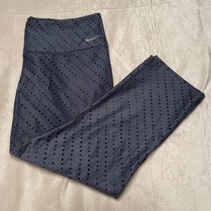 Nike Performance Cropped Leggings